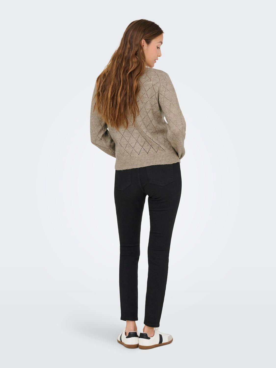 model_shot-back